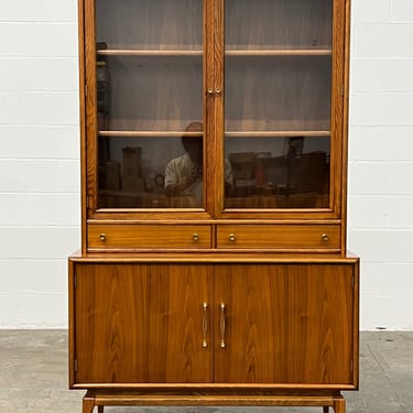 Nice Mid-Century Modern China Cabinet / Bookcase / Display Case 