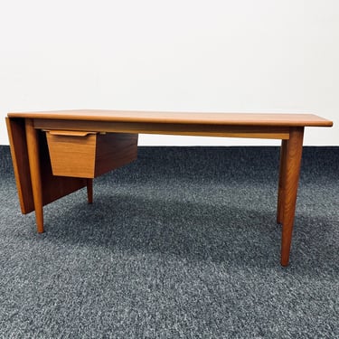 Danish Mid-Century Modern Teakwood Coffee Table by Arne Vodder | 1960s 