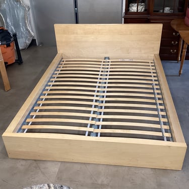 Luroy IKEA Queen Bed B025