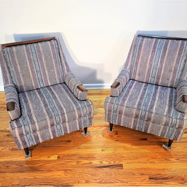 Mid Century Pair of Kroehler Avant Chairs 