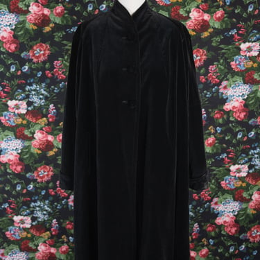 Vintage 1960s Black Velvet Evening Swing Coat with Swan Neck and Large Covered Buttons 
