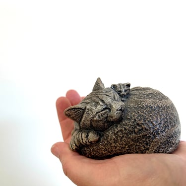Vintage Windstone Editions Cat Paperweight Sculpture by Melody Pena 