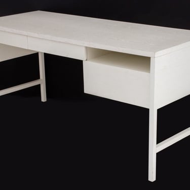 Contemporary Design White Desk with 3 Drawers