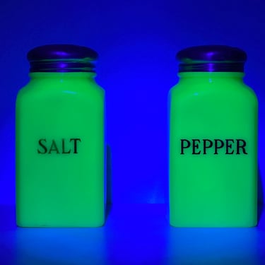 Jeanette Jadeite Salt & Pepper Shaker Set 