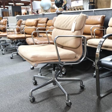 Eames Fabric Softpad Management Chair