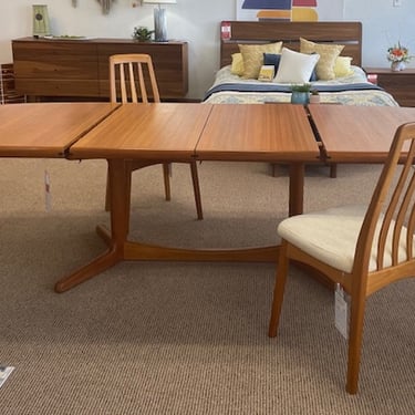 Dining Table with 2 Leaves<br />Teak Veneer<br />L 62-101.5 x W 40.5 x H 29