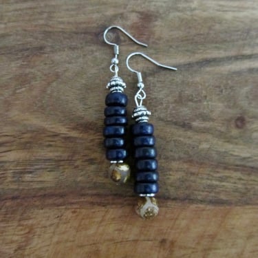 Wooden and agate earrings, navy blue 