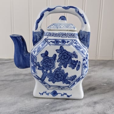 Vintage Classic Chinese Blue White Ceramic Tea Pot 