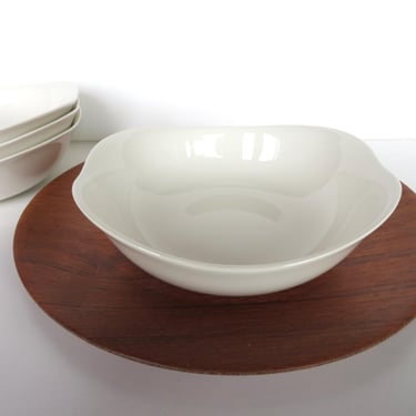 Set of 4 Classic Century Bowls For Eva Zeisel, Creamy White Salad Soup Bowls By Royal Stafford Crate & Barrel 