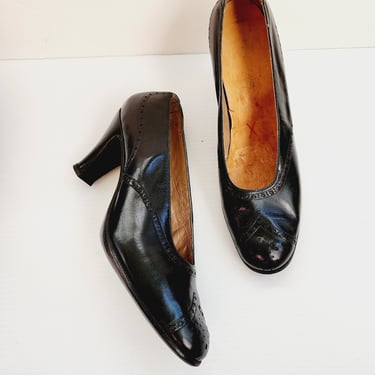1930s Shoes Black Leather Pumps with Brogueing Letang Chicago Size 6 