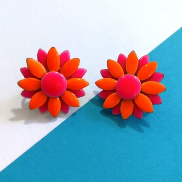 Bright Vintage 60s 70s Neon Orange & Pink Enamel Metal Flower Clip-On Earrings 