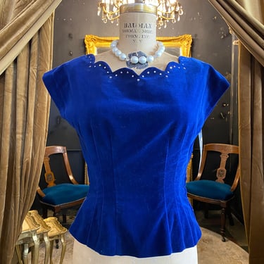 1950s fitted top, cobalt blue velvet, vintage blouse, scalloped neckline, rhinestones, cap sleeve, mrs maisel style, small, cocktail, pin up 