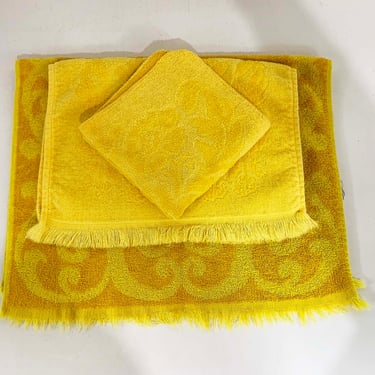 Vintage Mismatched Hand Towels Washcloth Yellow Bathroom Pequot Martex Set of 3 Mid-Century Retro Foral Flowers Terrycloth 1960s 