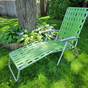 Vintage Green Webbed and Aluminum Folding Garden/Lawn Lounge Chair 