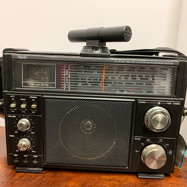 Vintage Shortwave Radio and CD Combo 