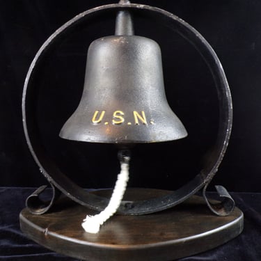 ws/US Navy Cast Iron Bell, Mounted on Hardwood