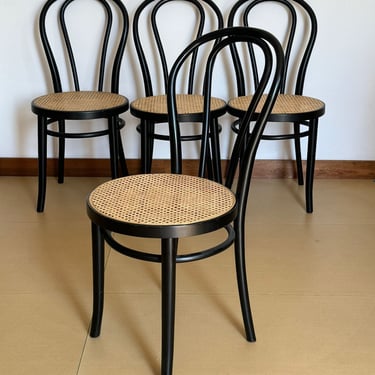 1 of 4 dining Chairs in curved Beech / Vienna Straw Seat / design by Michael Thonet / no.18 / in Thonet style / from 1980s /bentwood 