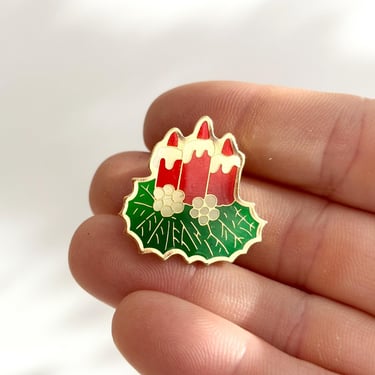 Gold Toned Triple Holiday Candle w/ Mistletoe Enamel Vintage Christmas Brooch Lapel Pin 