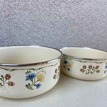 Vintage set 2 metal enamelware small Kobe bowls tan color with floral design 