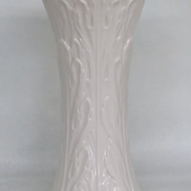 Lenox Woodland Collection Acanthus Leaf Porcelain Ivory Vase 3071B