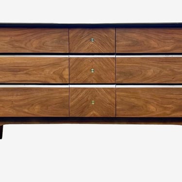 Free Shipping Within Continental US - Vintage Mid Century Modern 9 Drawer Dresser Dovetail Drawers. 