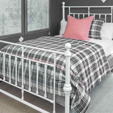 White Iron Queen Bed with Ball Finials