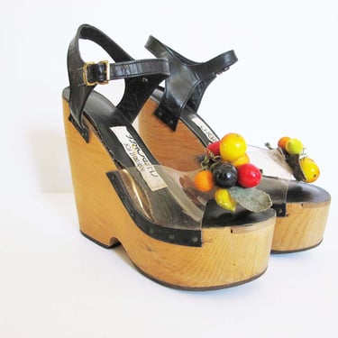 1970s Platform Wedge Heels with Fruit sz 6 - Vintage 70s does 40s Tropical Fruit Ankle Strap Wedge Sandals - Pam Did It For Cherokee 