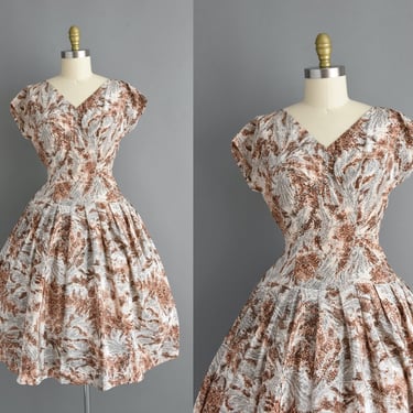 1950s vintage Beautiful Brown Floral Print Sweeping Full Skirt Dress | Small Medium | 