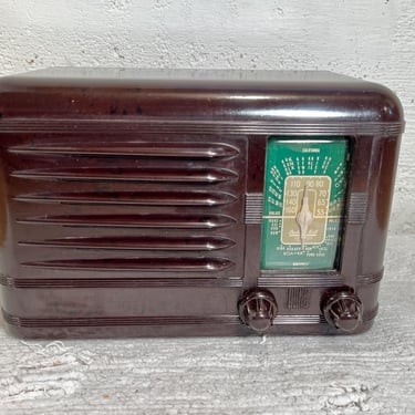 Restored 1946 Packard-Bell 5FP AM Radio, Brown Bakelite 
