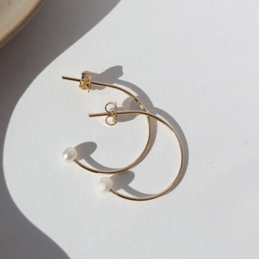 Balanced pearl hoop earrings