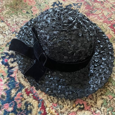 Vintage 1940’s black straw boater hat with velvet bow | natural woven hat, brim hat, XS 21 