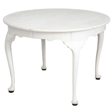 Henkel-Harris Queen Anne Style Extendable Table