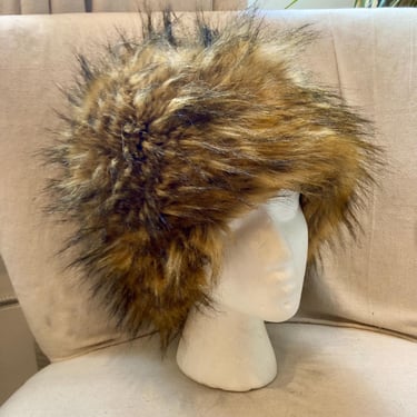 Vintage FAUX FUR Hat / 60s MOD Pillbox Hat / Apres Ski / Tan Fur + Black Tips 