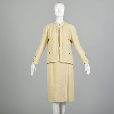 Medium 1980s Chanel Boutique Cream & Metallic Gold Tweed Skirt Suit Clutch Jacket 