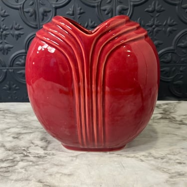 Crimson Art Deco Vase Fan Style