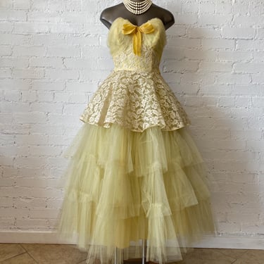 Vintage 1950s yellow tulle party dress, strapless peplum cupcake dress, size x-small, tiered full skirt, 50s prom formal, 25 waist 