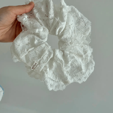 Lace scrunchies, white