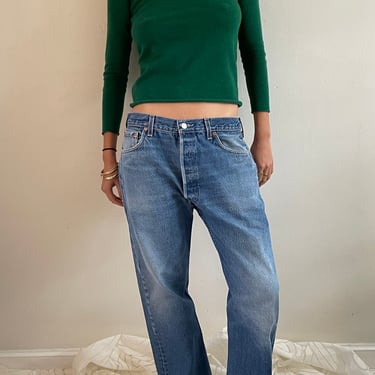 33 Levis 501 faded vintage jeans / vintage medium soft wash worn in curvy high waisted button fly baggy boyfriend Levis 501 jeans | 33 