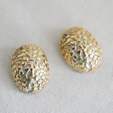 1960s Textured Gold Oval Clip Earrings 