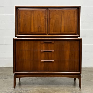 Mid-Century Danish Modern 7-Drawer Dresser / Chest ~ By United Furniture 