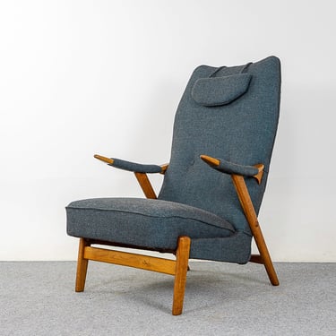 Danish Oak Lounge Chair - (324-147) 