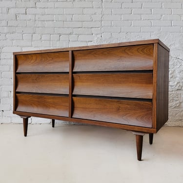 Johnson Carper Scalloped Dresser