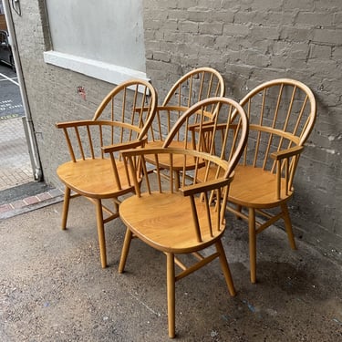 Set of 4 Oak Windsor Chairs