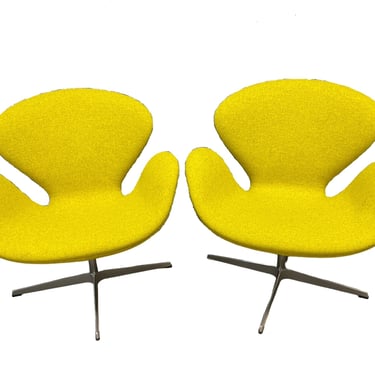 Pair Chartreuse 2006 Arne Jacobsen Fritz Hansen Original Swan Chairs HR177-8