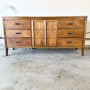 Mid Century Modern Dresser / Credenza Walnut 9 Drawer Wood Vintage