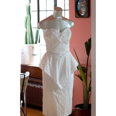 Vintage Wedding Dress - 1980s - Strapless Eyelet Lace Peplum -  Reception, Elopement, Bachelorette Party, Cocktail - Short Wedding Dress 