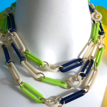 Chic Vintage 60s 70s Lime Green, Dark Blue, Off-White Plastic Chain Link Long Necklace 
