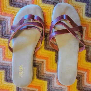 Vintage sandals size 7.5 Bass Sunjuns Sharon, 70s cinnamon brown leather low wedge strappy slip on flip flops, hippie boho summer beach wear 