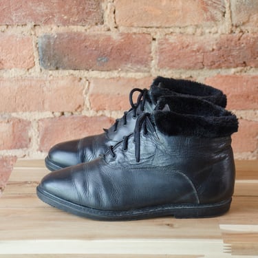 black leather ankle boots | 80s 90s vintage fleece lined black lace up low heel flat leather boots size 9 