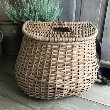 Antique Wicker Fishing Basket Farmhouse Decor Fisherman's Creel Basket